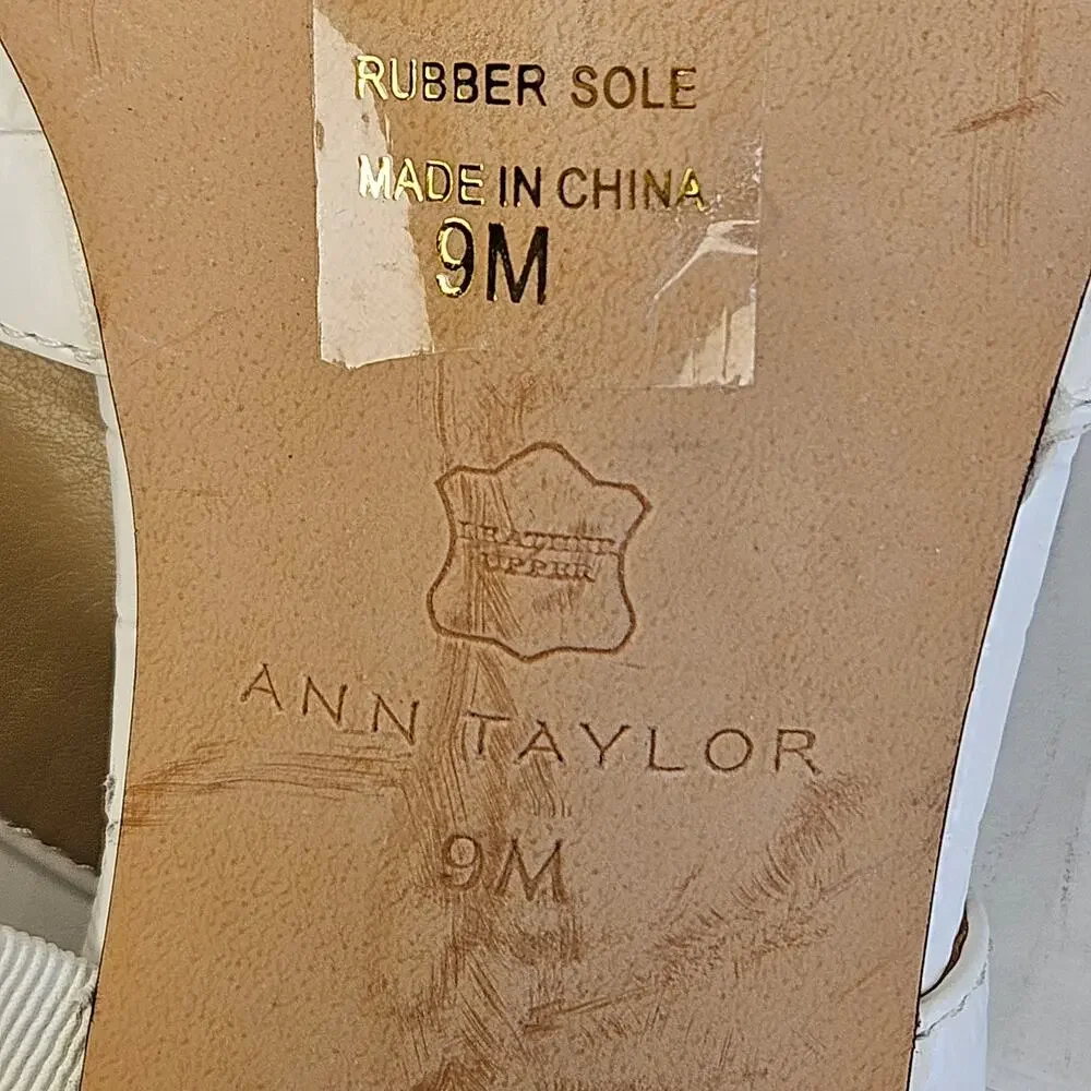 Ann Taylor‎ White Leather Croc Embossed Sandals With Stacked Block Heel Size 9M